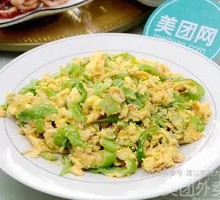 Stir-Fried Eggs with Green Peppers