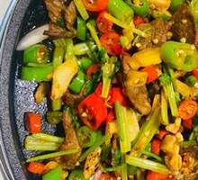 Stir-Fried Beef with Yellow Onion