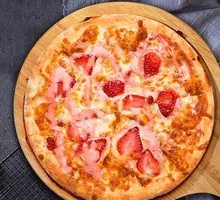 Strawberry Chocolate Pizza