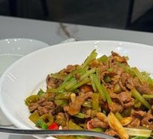 Stir-Fried Beef with Yellow Onion