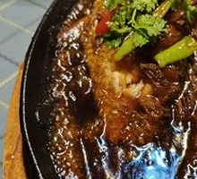 Sautéed Crucian Carp on Iron Plate