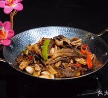 Spicy Dry Pot with Deer Antler Mushrooms