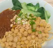 Spicy Pork Sauce Noodles with Peas
