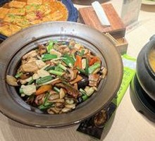 Stir-fried King Oyster Mushrooms with Black Trumpet