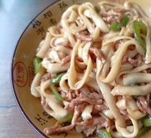 Stir-Fried Pork with Green Pepper Noodles