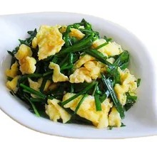 Stir-fried eggs with chives