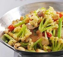 Spicy Stir-Fried Organic Cauliflower