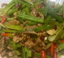 Stir-fried celery with pork