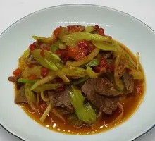 Chopped Chili Stir-Fried Beef