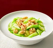 Fresh Walnut and Loofah Stir-Fry