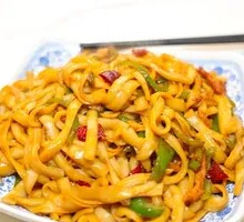 Stir-Fried Pork with Green Pepper Noodles