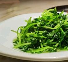Garlic Stir-Fried Chicken Greens