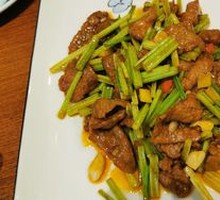 Stir-Fried Beef with Yellow Onion
