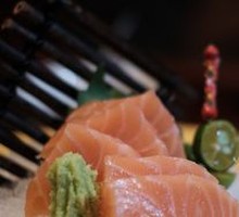 Thin-Sliced Salmon Sashimi