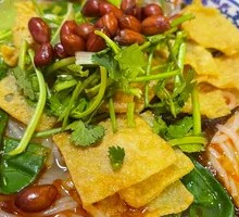 Beef Shank Rice Noodles with Snail Soup