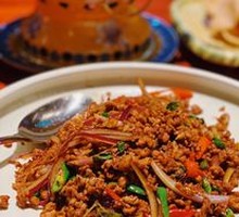 Stir-fried Minced Pork with Chili and Bay Leaf