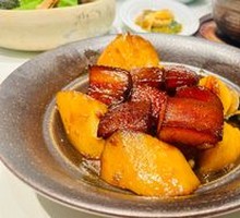 Signature Braised Pork with Radish