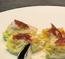 Boston Cream Lettuce with Spanish Ham