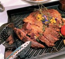 Australian M6 Eye Fillet with Seasonal Vegetables (350g)