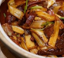 Pickled Chinese Cabbage Stir-fried with Smoked Pork Intestine