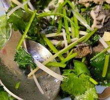 Stir-fried Scallion with Fish Balls