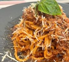 Traditional Italian Meat Sauce Pasta