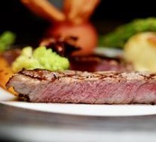 Pan-seared Australian 5-Grade Grain-Fed Beef Eye Filet with Black Pepper Sauce