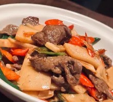 Stir-fried Yellow Beef with Sour Bamboo Shoots