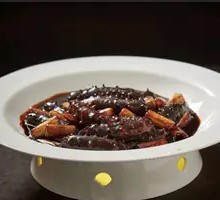 Donkey-hide gelatin with scallion-braised sea cucumber