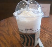 Vanilla Iced Latte Matcha Iced Latte