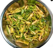 Tossed Coriander Root Delight