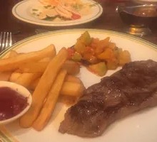 Pan-Seared Sirloin Steak with Black Pepper Sauce