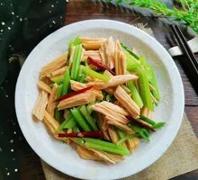 Celery with Yellow Skin Tofu Shreds