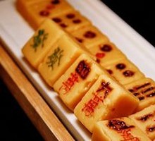 Big Red Package Catching Five Heroes