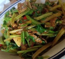 Stir-Fried Yellow Beef Rice