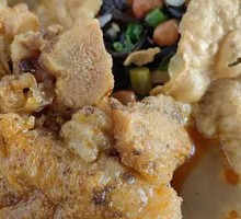 Braised Pig's Feet with Crispy Skin