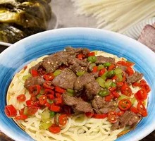 Stir-Fried Yellow Beef Noodles