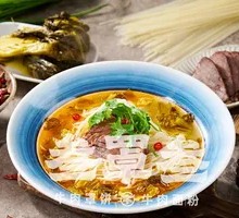 Golden Broth Pickled Cabbage Beef Noodles