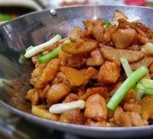 Stir-Fried Beef with Yellow Onion