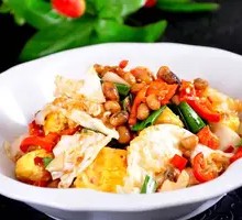 Preserved Bean Stew with Fried Eggs