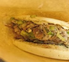Freshly Baked Tongguan Meat Sandwich