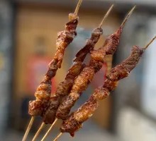 Charcoal-grilled Lamb Skewers