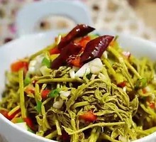 Cold-mixed wild vegetables