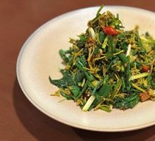 Cold-mixed wild vegetables