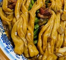 Stewed Pork Ribs with String Beans and Steamed Buns