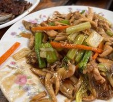 Stir-fried Pork with Chestnut Mushrooms