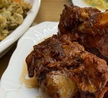 Stewed Pork Knuckle in Iron Pot