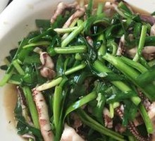 Stir-fried squid with leeks