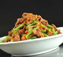 Stir-Fried Beef with Yellow Onion