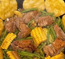 Braised Pork Knuckle in Clay Pot